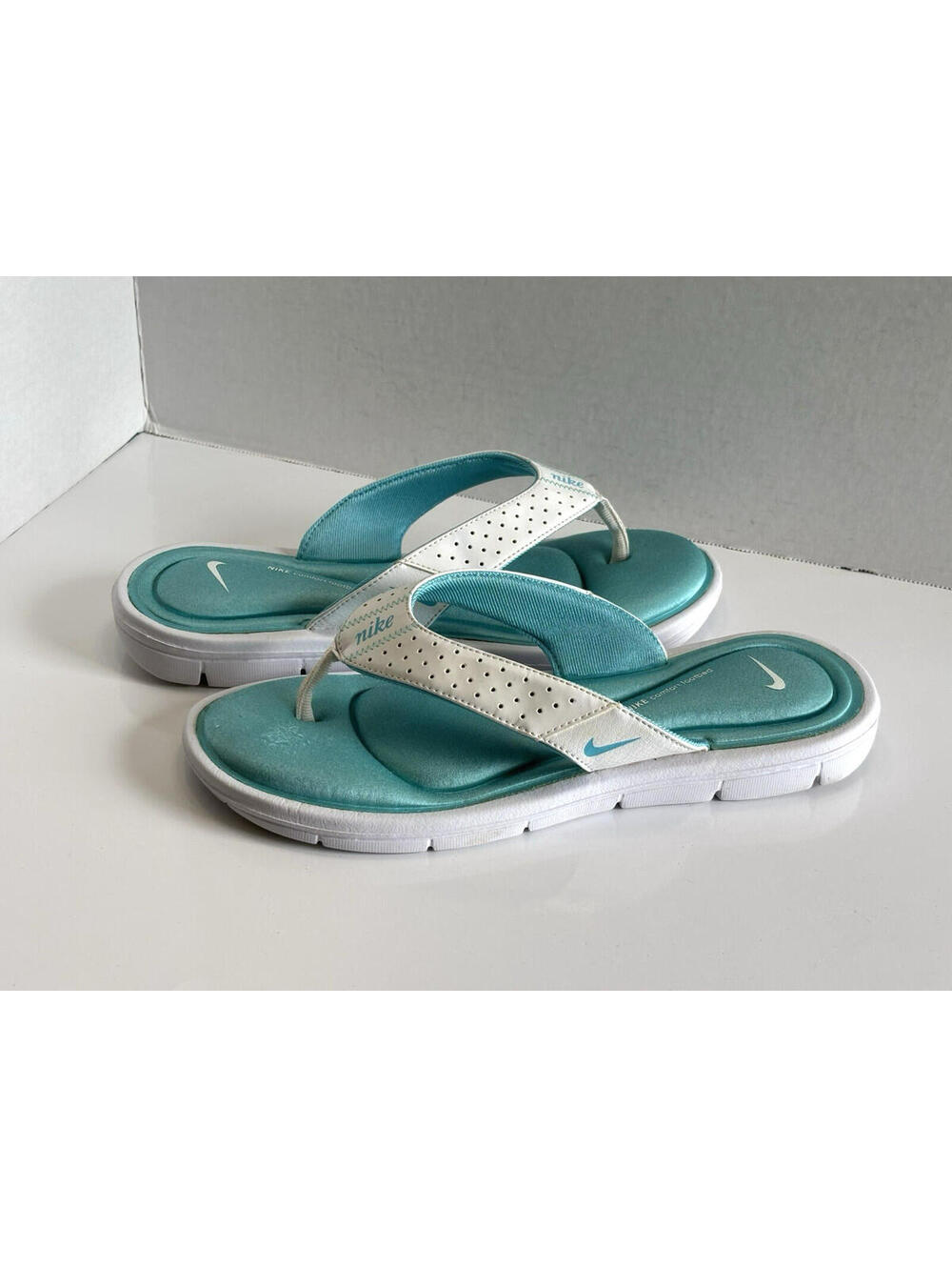 Nike Comfort Cushioned Footbed Women's Sz 10 White Flip Flop Thong Comfy Sandals